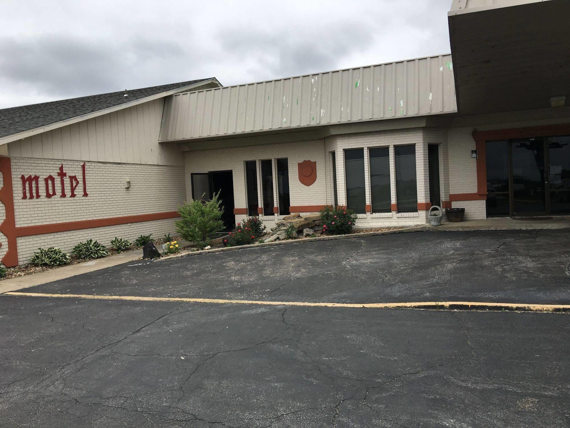 Surestay Hotel By Best Western Higginsville Exterior foto